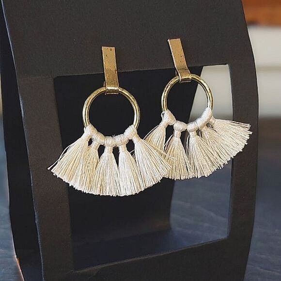 Hand-crafted gold tone natural thread fan fringe hoops - Picture 2 of 4